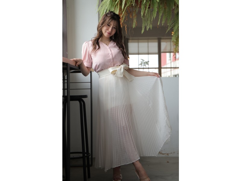 本日終了、AV女優の「ひなの花音」 がビデオ撮影で着用した下着をオークションでGET、「ひなの花音がヌードイメージ撮影で着用したスカートとシャツセット（サインチェキ付き）」 をオークションに参加して手に入れよう　締め切り:  2026/1/18(日) 23:00 〜だよ